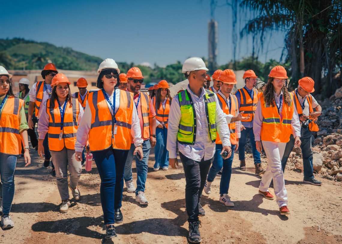 Autoridad portuaria impulsa formación de pasantes con recorrido por proyectos portuarios en samaná