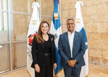 Inposdom y alcaldía del distrito nacional rinden homenaje a salomé ureña con emisión postal histórica