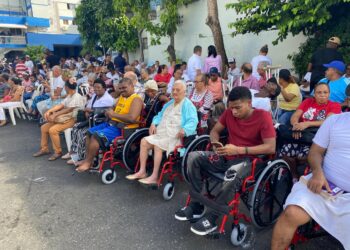 Más de 1,200 familias impactadas con sillas de rueda con el patrocinio de wheelchair foundation y fundación cruz jiminián