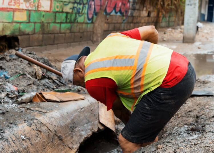 Alcaldía del distrito nacional extiende los trabajos para mitigar lluvias del huracán melissa