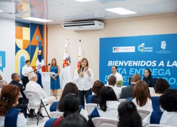 Carolina e inaguja entregan 108 certificados a estudiantes del área textil en centro futuro  