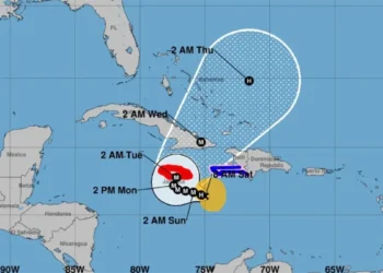 Cnh mantiene advertencia de lluvias fuertes para la rd por el lento avance de la tormenta melissa