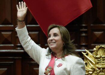 El congreso de perú destituye a la presidenta dina boluarte