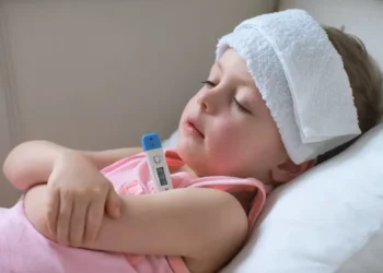 La fiebre: un síntoma que requiere atención, especialmente en niños pequeños