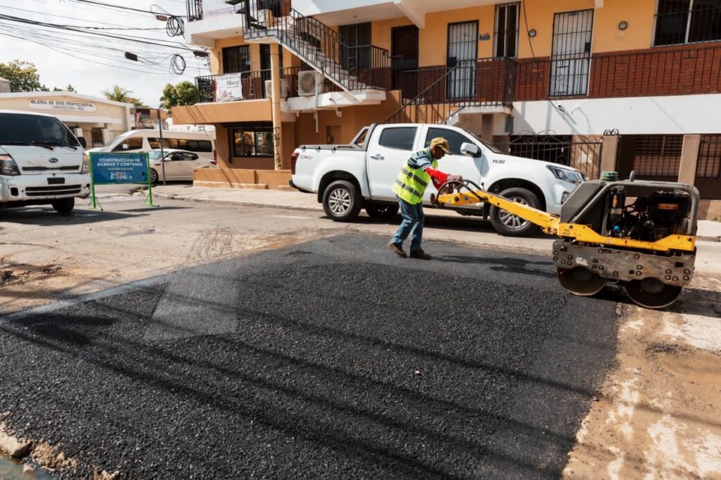 Adn inicia programa de bacheo en el ensanche quisqueya