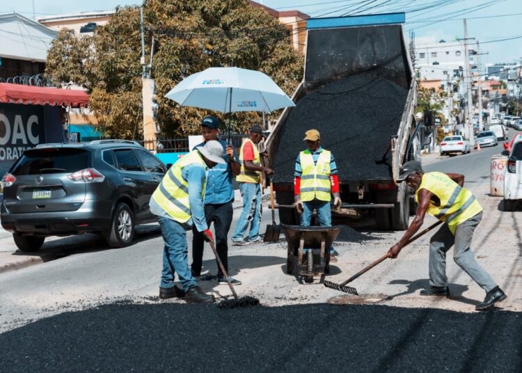 Adn inicia programa de bacheo en el ensanche quisqueya