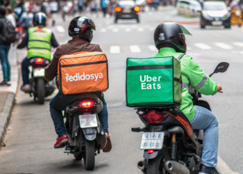 Reforma laboral: plataformas digitales deberán pagar 10% de propina a empleados