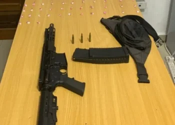 Policía ocupa fusil y porciones de marihuana en la romana