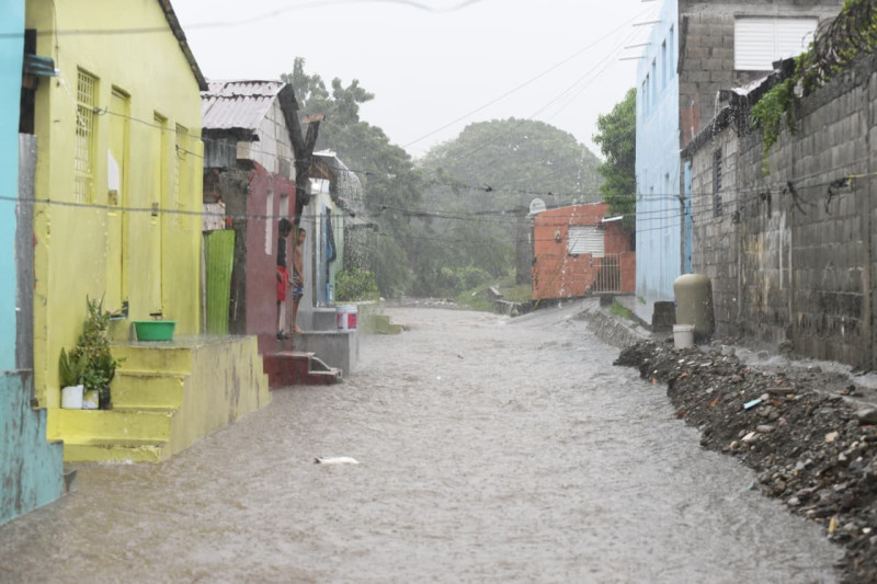 Coe llama a la alerta por fuertes lluvias y posibles inundaciones urbanas ante vaguada y onda tropical