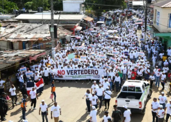 "mátennos con balas y no con basura": marchan en la cuaba contra un vertedero