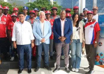 Cnb recibe a presidente internacional de pony league para inaugurar clásico u12