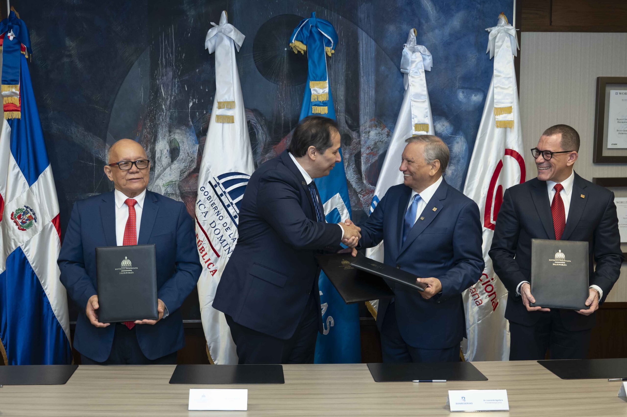 Banreservas y ars reserva renuevan acuerdo con salud pública y hemocentro nacional