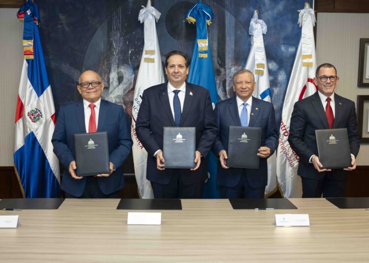 Banreservas y ars reserva renuevan acuerdo con salud pública y hemocentro nacional