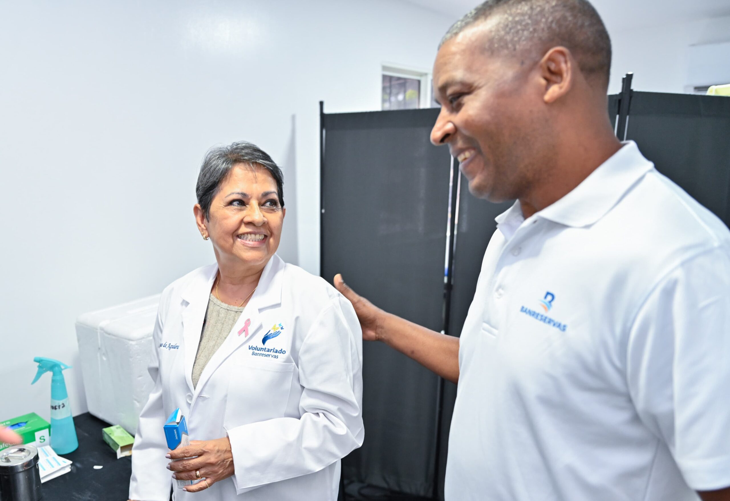 La doctora Carmen Alicia Quijano de Aguilera, presidenta del Voluntariado Banreservas, acompañó el desarrollo de la jornada de salud.