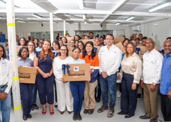 Barrick pueblo viejo impulsa el talento joven con la quinta entrega de acreditaciones de su programa crédito-beca