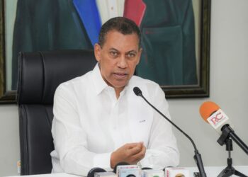 Guido gómez mazara durante rueda de prensa.