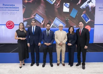 Asociación cibao ofrece conferencia a clientes sobre perspectiva económica nacional e internacional