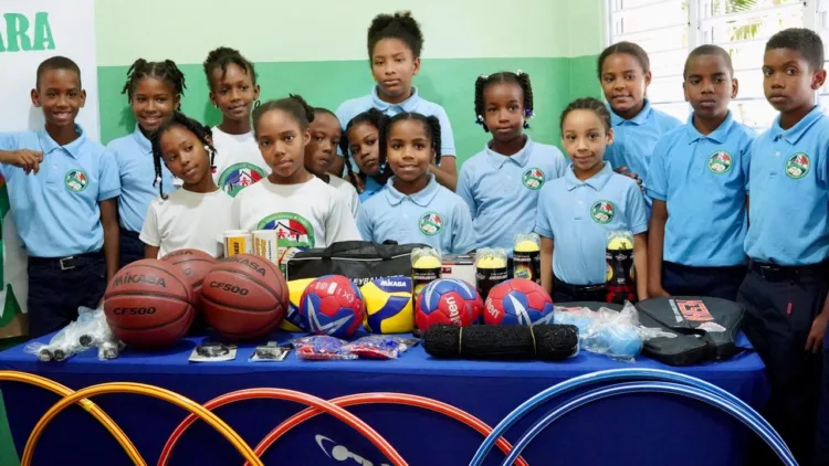 INEFI transforma espacios escolares en San Cristóbal para fortalecer la educación física y los valores en niños y jóvenes Inefi transforma espacios escolares en san cristóbal para fortalecer la educación física y los valores en niños y jóvenes