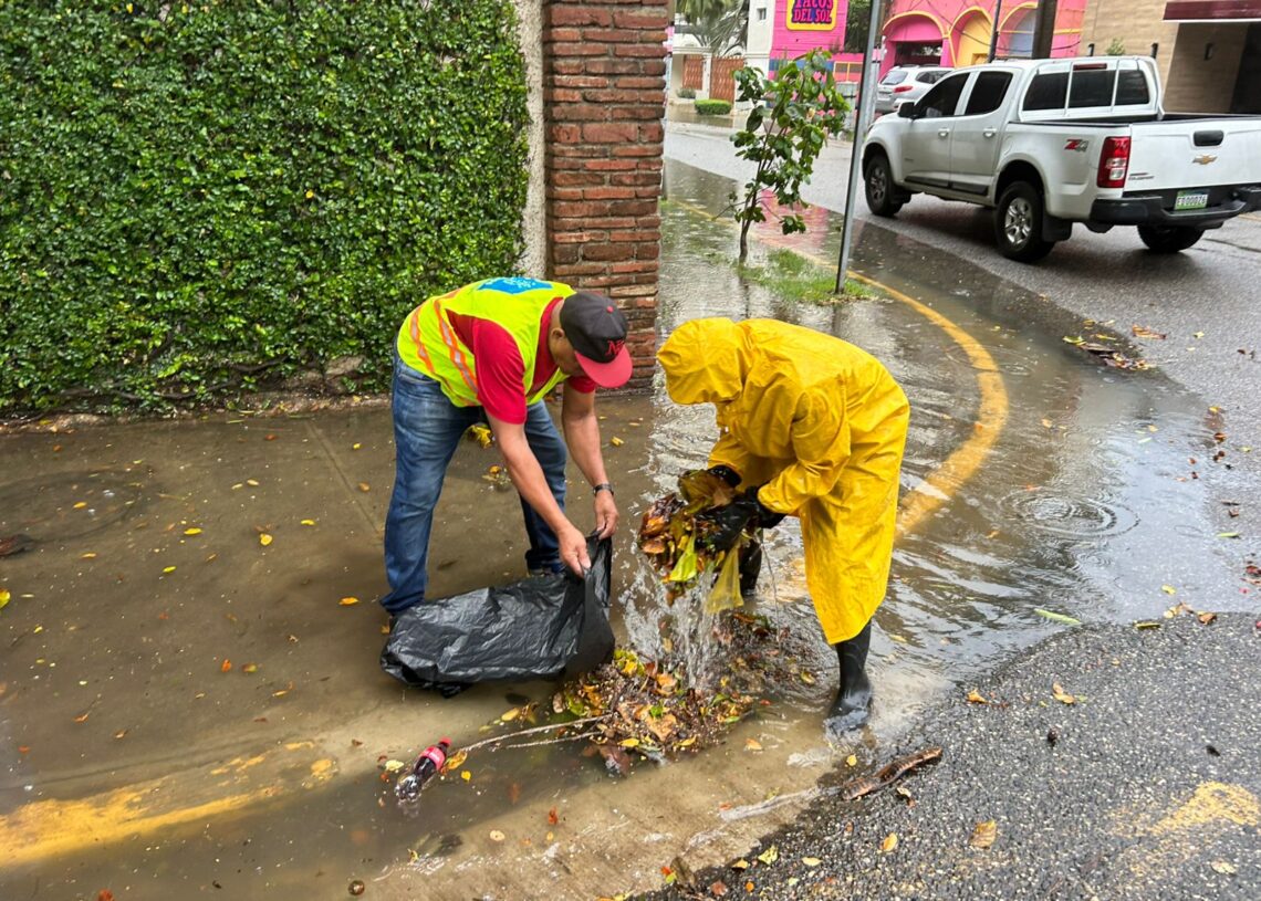 Alcaldía del dn intensifica labores para mitigar efectos de onda tropical y vaguada