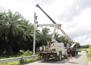 Edeeste invierte rd$2. 5 millones e instala nuevos reguladores de tensión en chirino, monte plata