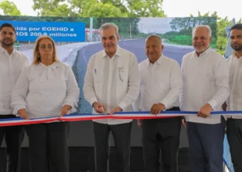 Abinader inaugura la carretera sabana toro–la rosa