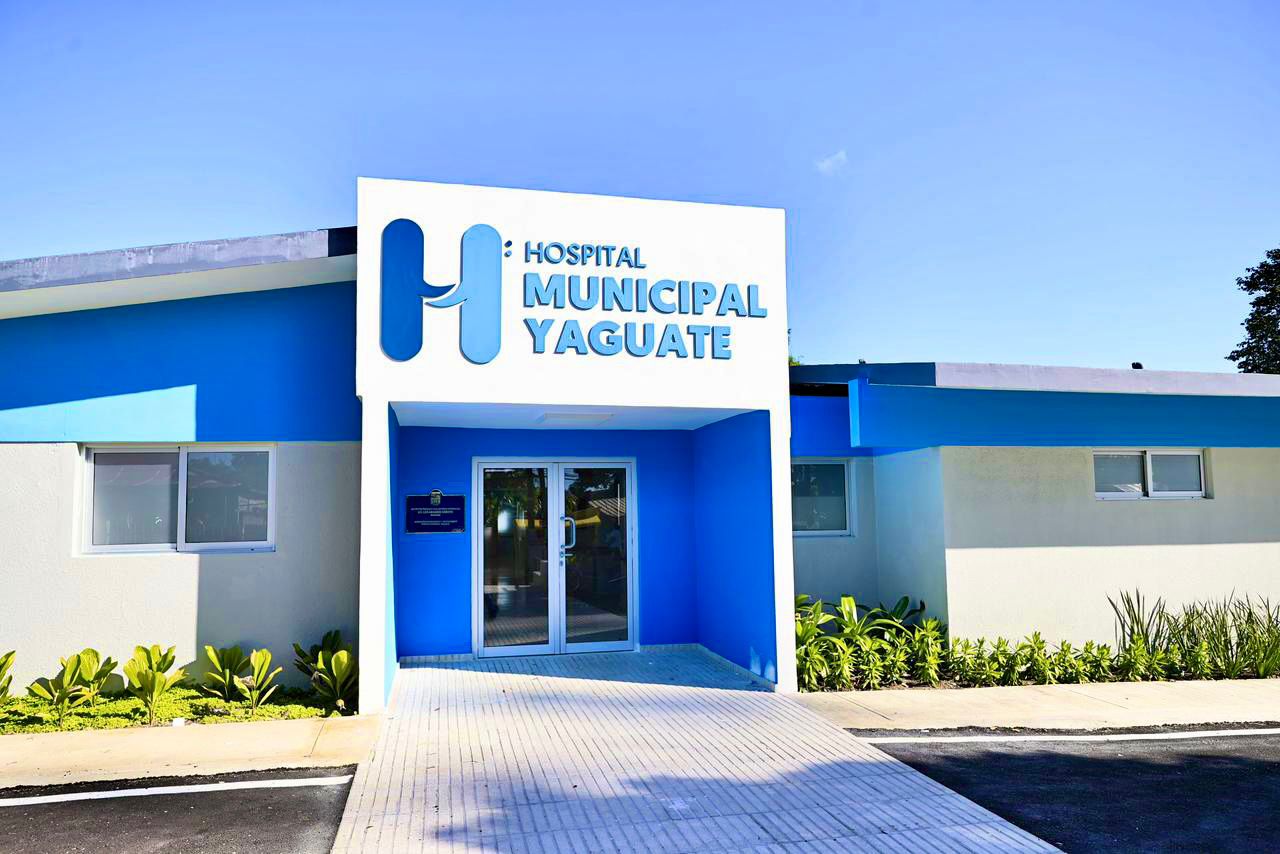 Presidente abinader entrega hospital totalmente remozado en yaguate