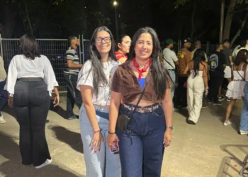 La moda caribeña y moderna enciende el segundo show de bad bunny en el estadio olímpico