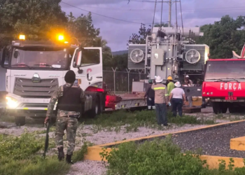 Edeeste traslada transformador a miches; síndico de nisibón fue detenido por obstrucción
