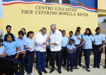 Presidente abinader inicia agenda en santiago con inauguración de escuela en hato del yaque