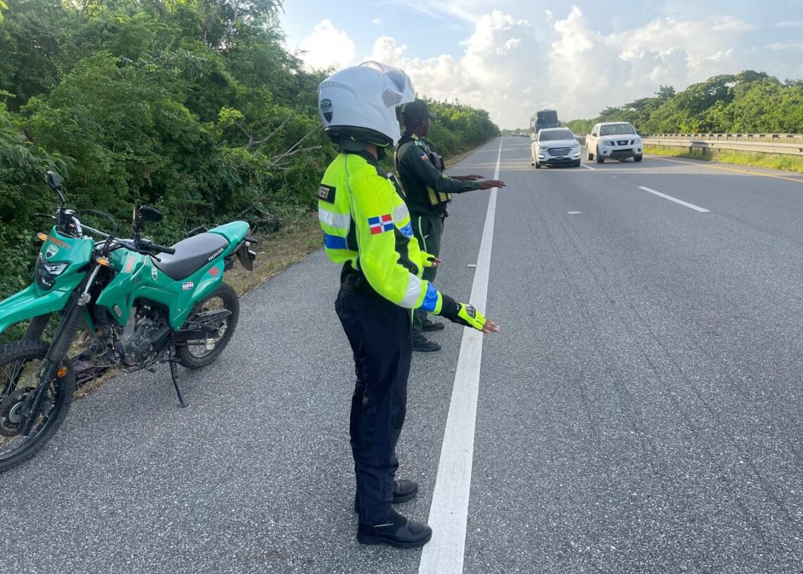 Digesett mantiene presencia en autopistas y carreteras para prevenir accidentes durante el fin de semana largo