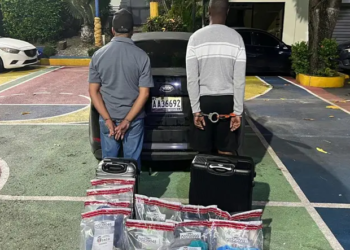 Dncd arresta a dos hombres con maleta cargada de ropa impregnada de presunta cocaína