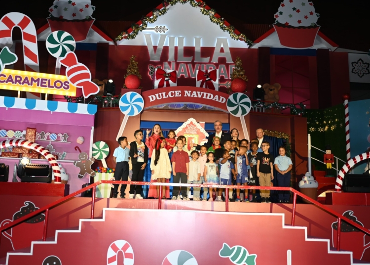 El presidente Luis Abinader, la primera dama Raquel Arbaje y el presidente ejecutivo de Banreservas, Leonardo Aguilera, encabezaron el vistoso encendido de luces de la Villa Navidad 2025, un espacio que Banreservas aspira a consolidar como un símbolo de alegría para los dominicanos.