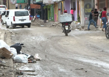 Herrera vive entre lodo por obras del metro de los alcarrizos