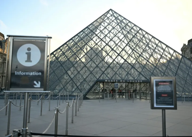 El louvre cierra este lunes por una huelga de su personal