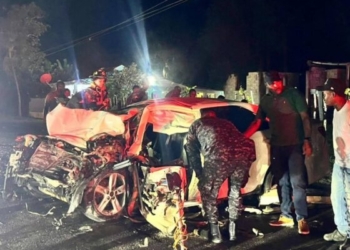Colisión de autobús y carro deja un muerto y 8 heridos en hato mayor
