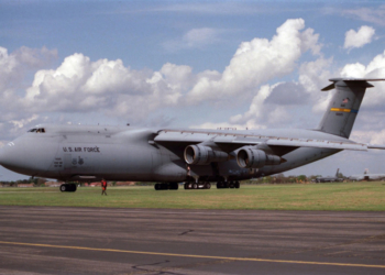 Dos aeronaves militares de ee. Uu. Arriban a rd
