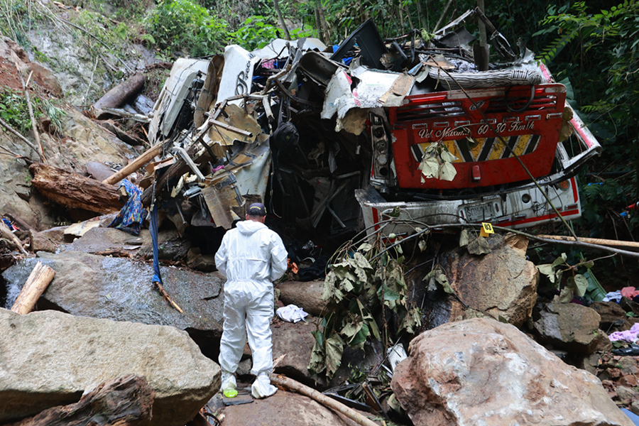 Dieciséis estudiantes y un conductor mueren en accidente de autobús en colombia