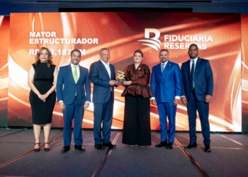 Reconocen a fiduciaria reservas como mayor estructurador del mercado de valores en rd