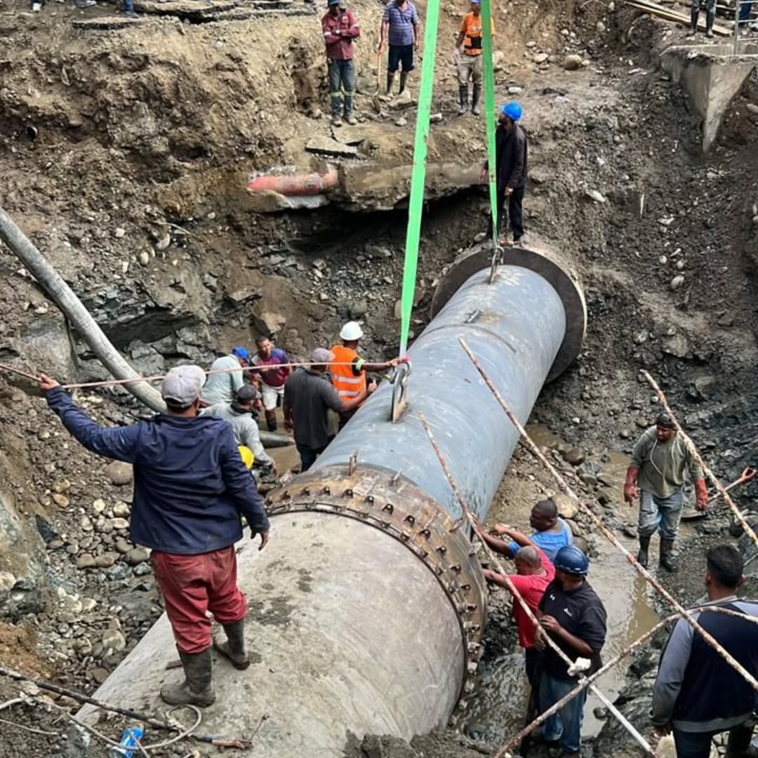 Los trabajos incluyen atornillaje, soldadura y hormigón armado para garantizar la estabilidad de la obra, por instrucción del Presidente Abinader.
