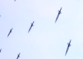 China • un chino inventó drones-espadas controlados por gestos