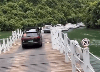 Shiziguan: el espectacular puente flotante chino que te hace "surfear"