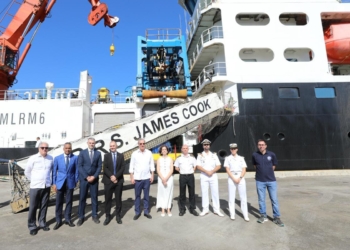 Abinader visita buque oceanográfico rrs james cook en el puerto de santo domingo