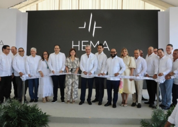 Abinader y peña inauguran hospital hema en santiago