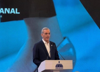 Abinader designa comisión técnica del consejo del senasa