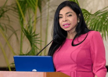 Villa isabela reconoce a yeny berenice reynoso y césar peralta