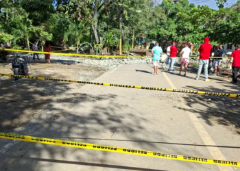 Gobierno asiste a familias tras explosión de tubería de coraasan en santiago