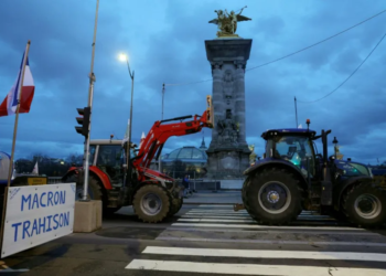 Agricultores llevan de nuevo su «revuelta» a parís a bordo de tractores
