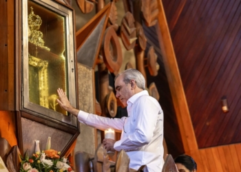 Abinader pide protección a la virgen de la altagracia