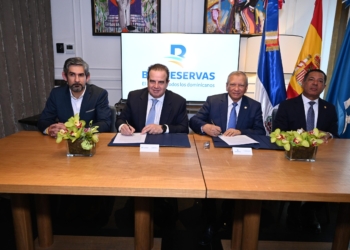 Banreservas y caixabank renuevan acuerdo de remesas