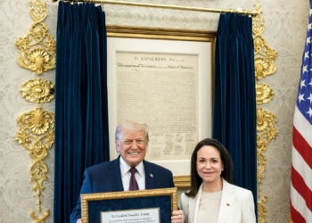 Machado entrega medalla del nobel a trump en la casa blanca